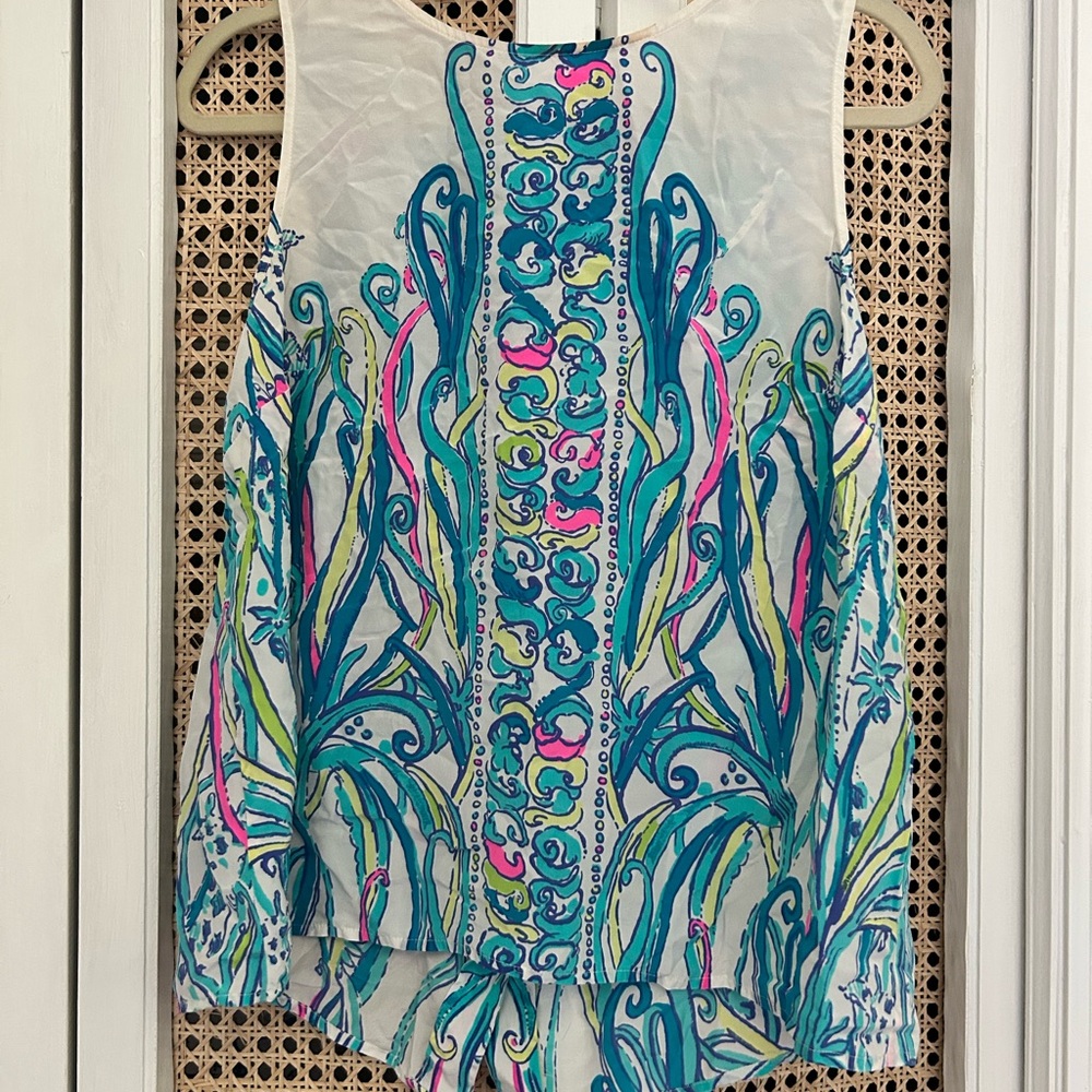 Lilly Pulitzer Blue Sleeveless button back silk blouse